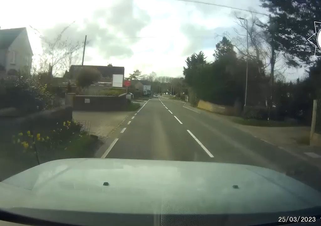 Ivre au volant d'une décapotable et avec ses enfants à bord, il fait une collision frontale : la vidéo dramatique