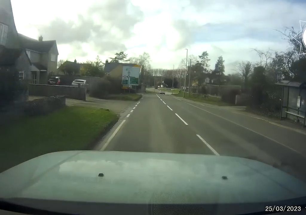 Ivre au volant d'une décapotable et avec ses enfants à bord, il fait une collision frontale : la vidéo dramatique