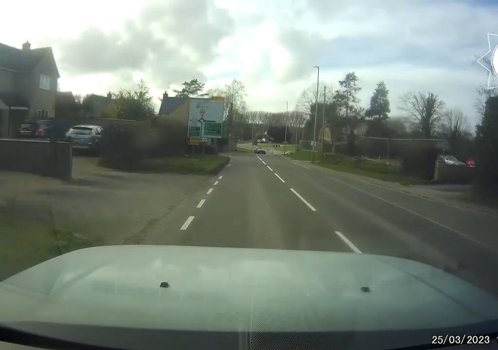 Ivre au volant d'une décapotable et avec ses enfants à bord, il fait une collision frontale : la vidéo dramatique