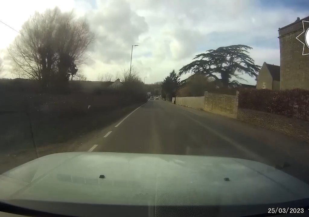 Ivre au volant d'une décapotable et avec ses enfants à bord, il fait une collision frontale : la vidéo dramatique