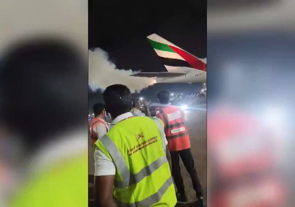 L'avion brûle pendant le ravitaillement mais les passagers sont obligés de monter à bord