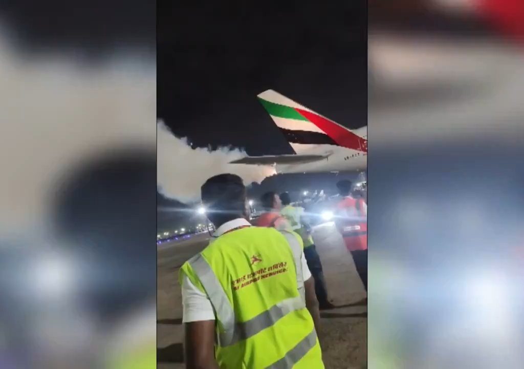 L'avion brûle pendant le ravitaillement mais les passagers sont obligés de monter à bord