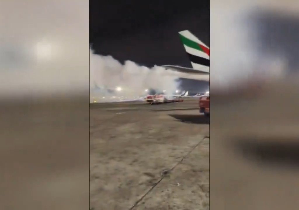 L'avion brûle pendant le ravitaillement mais les passagers sont obligés de monter à bord