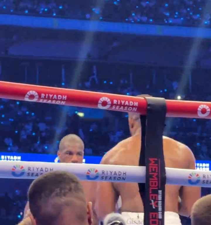 Anthony Joshua et sa langue qui sort avant le KO de Daniel Dubois : les raisons du geste révélées