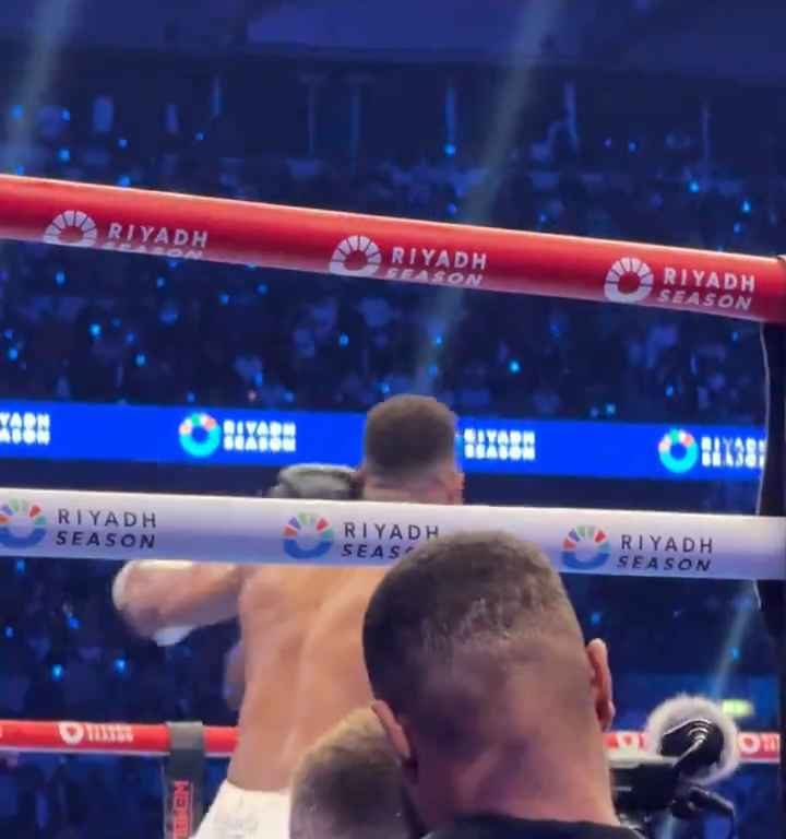 Anthony Joshua et sa langue qui sort avant le KO de Daniel Dubois : les raisons du geste révélées