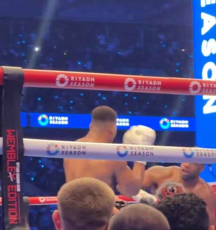 Anthony Joshua et sa langue qui sort avant le KO de Daniel Dubois : les raisons du geste révélées