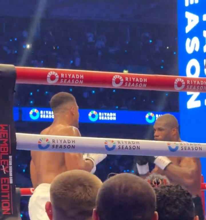 Anthony Joshua et sa langue qui sort avant le KO de Daniel Dubois : les raisons du geste révélées