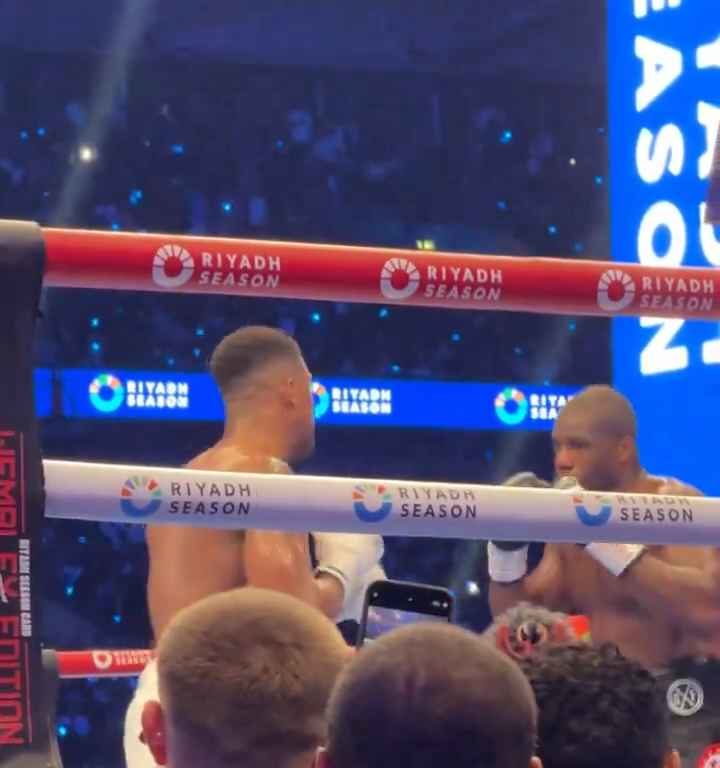 Anthony Joshua et sa langue qui sort avant le KO de Daniel Dubois : les raisons du geste révélées