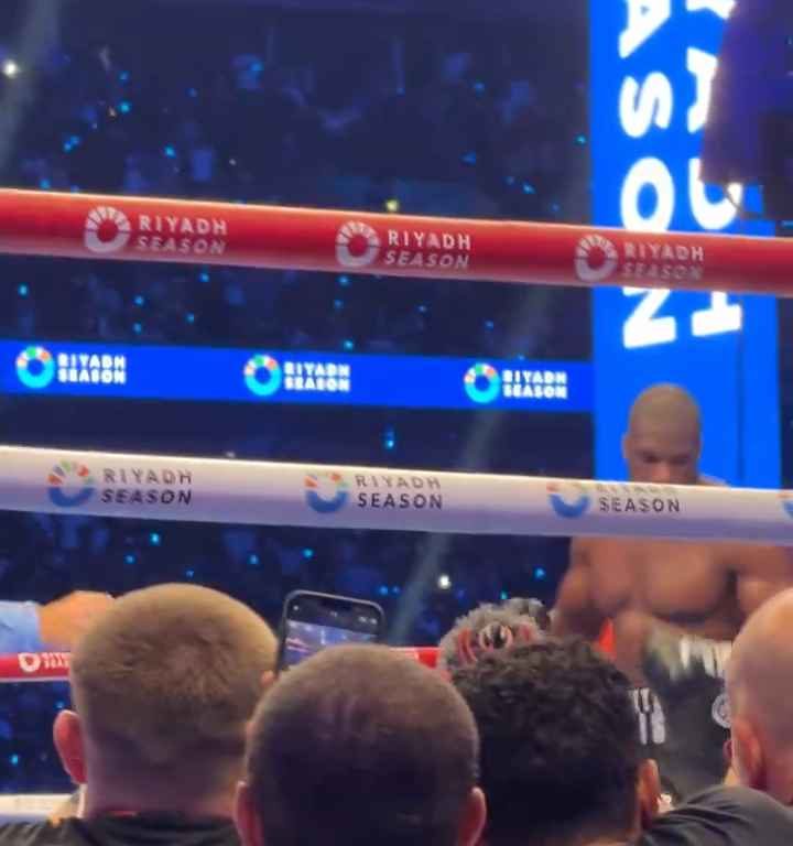 Anthony Joshua et sa langue qui sort avant le KO de Daniel Dubois : les raisons du geste révélées