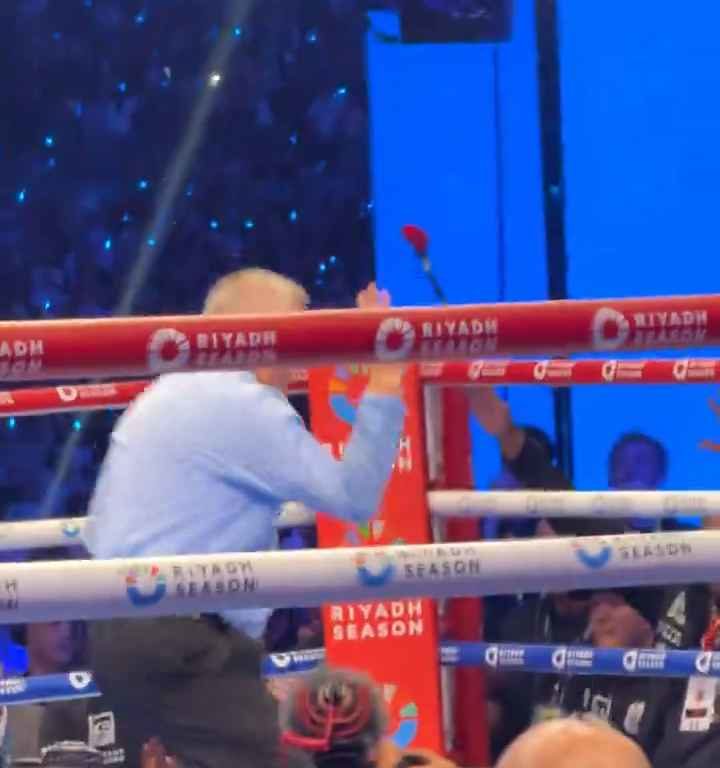 Anthony Joshua et sa langue qui sort avant le KO de Daniel Dubois : les raisons du geste révélées