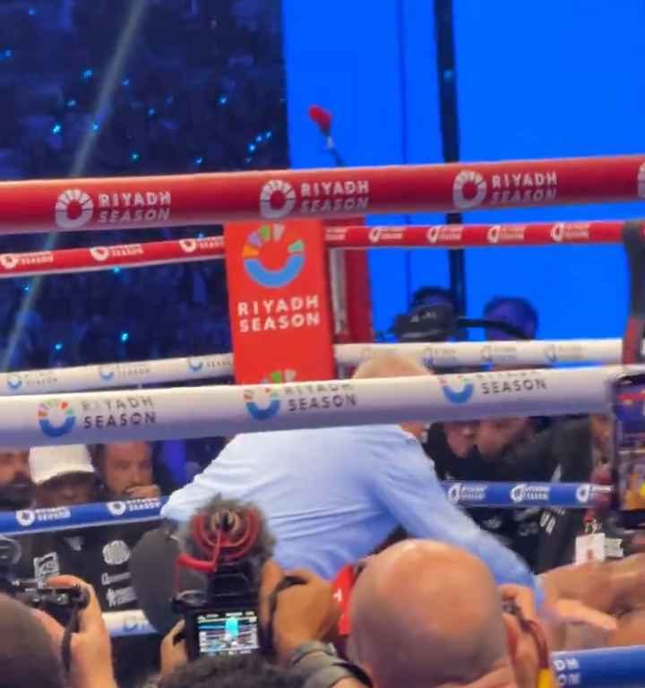 Anthony Joshua et sa langue qui sort avant le KO de Daniel Dubois : les raisons du geste révélées