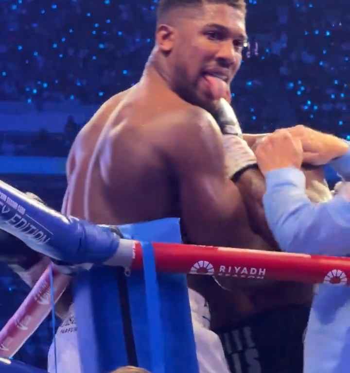 Anthony Joshua et sa langue qui sort avant le KO de Daniel Dubois : les raisons du geste révélées