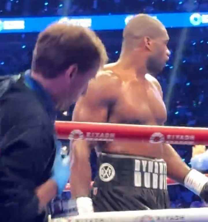 Anthony Joshua et sa langue qui sort avant le KO de Daniel Dubois : les raisons du geste révélées