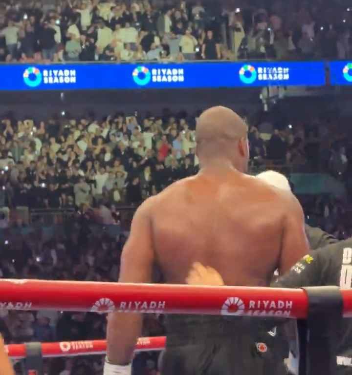 Anthony Joshua et sa langue qui sort avant le KO de Daniel Dubois : les raisons du geste révélées