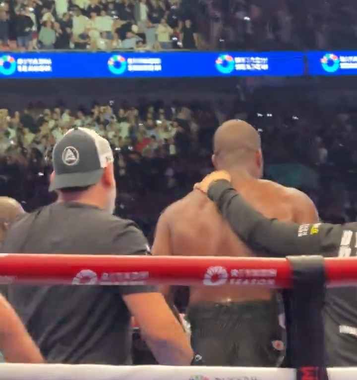 Anthony Joshua et sa langue qui sort avant le KO de Daniel Dubois : les raisons du geste révélées