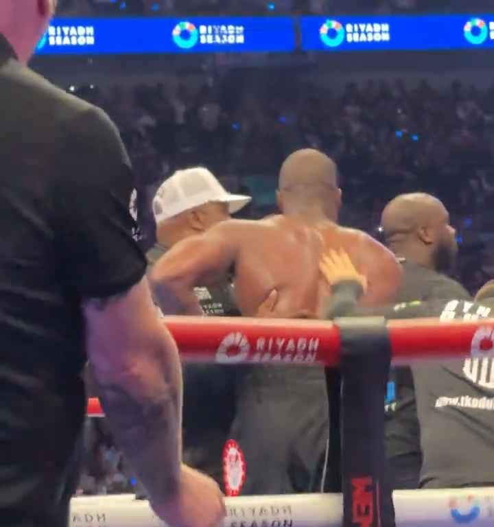 Anthony Joshua et sa langue qui sort avant le KO de Daniel Dubois : les raisons du geste révélées