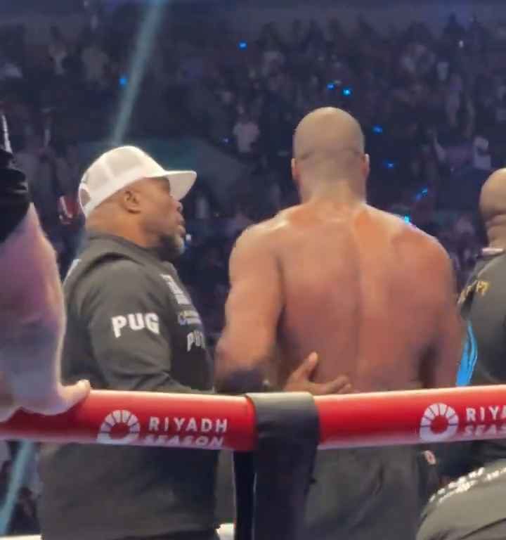 Anthony Joshua et sa langue qui sort avant le KO de Daniel Dubois : les raisons du geste révélées