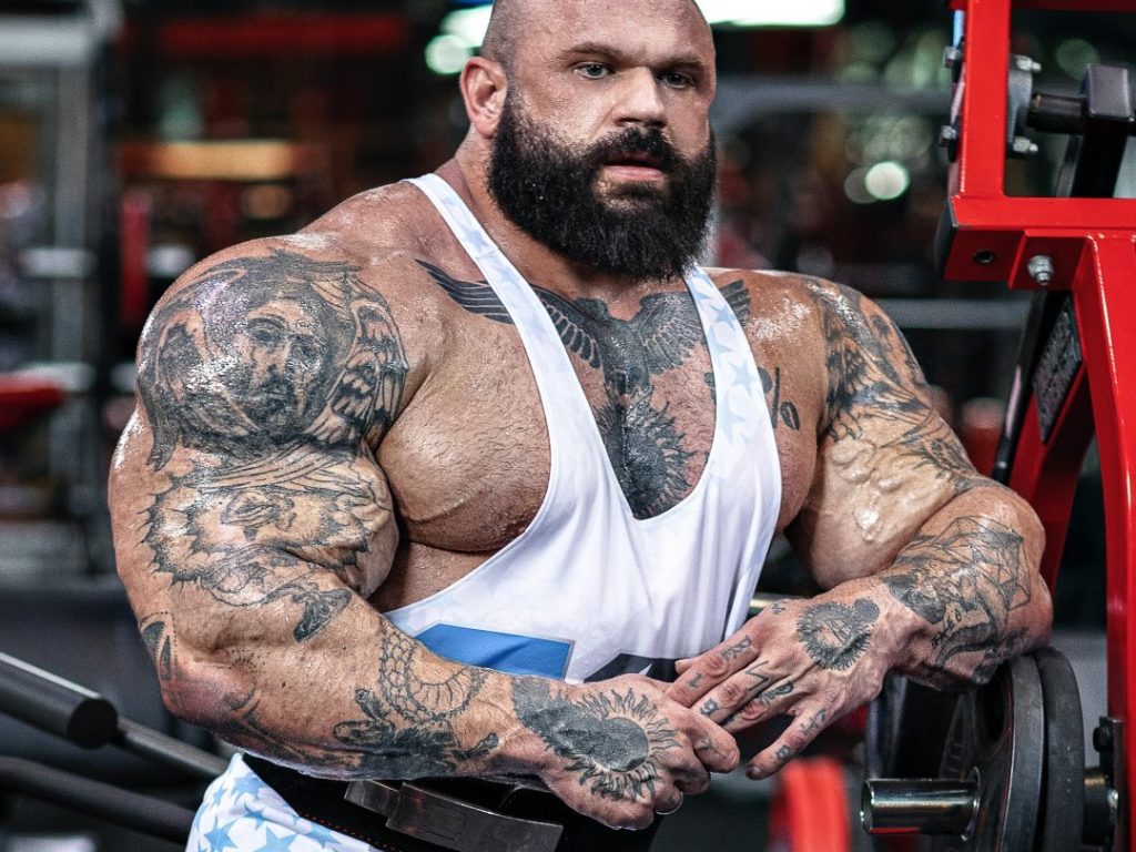 Il "mostro" dei bodybuilder morto a 36 anni: mangiava 100 sushi e 2 kg di carne al giorno