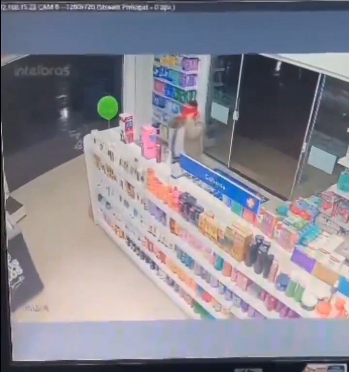 Ladrones asaltan la farmacia pero encuentran a un campeón de artes marciales: lo matan a golpes