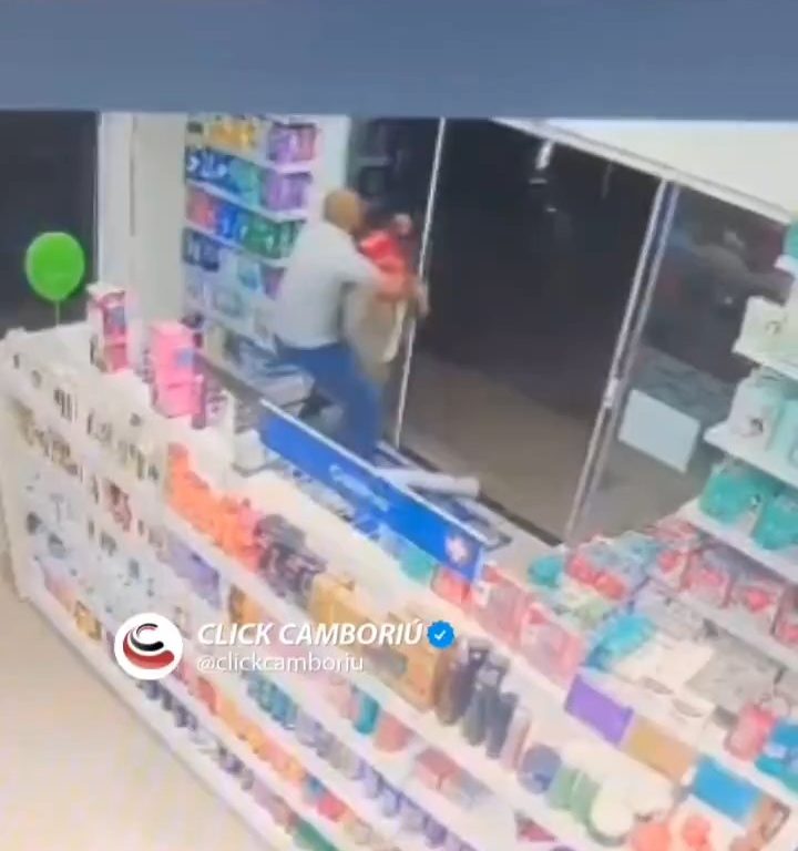 Ladrones asaltan la farmacia pero encuentran a un campeón de artes marciales: lo matan a golpes