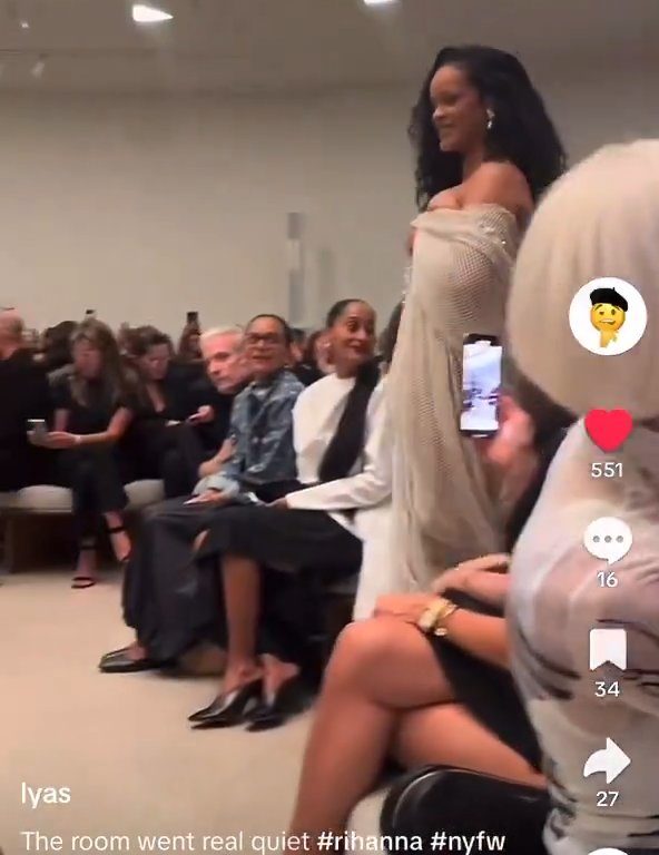 Rihanna ignoriert Naomi Campbell während der Modenschau: virales Video