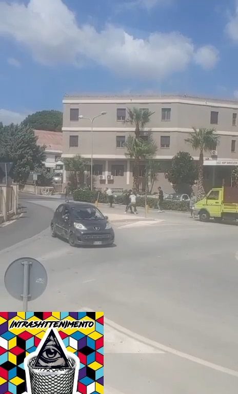 Siracusa, lite in strada per una precedenza a colpi di motosega: video