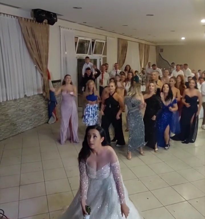 Novia arroja ramo y boda termina en pelea: invitan muslos al aire, video