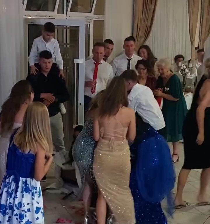 Novia arroja ramo y boda termina en pelea: invitan muslos al aire, video