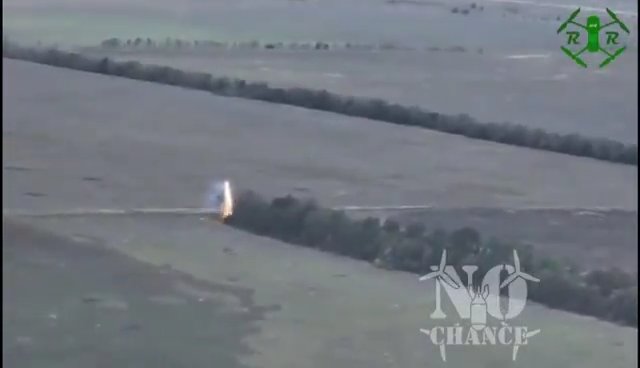 Ucraina, truppe russe carbonizzate col drone lanciafiamme: video shock