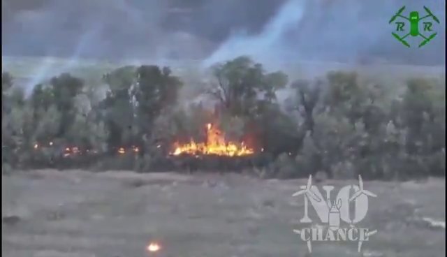 Ucraina, truppe russe carbonizzate col drone lanciafiamme: video shock