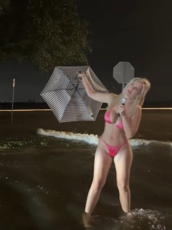 Influencer fa previsioni meteo su uragano in bikini: sui social definita "disgustosa"