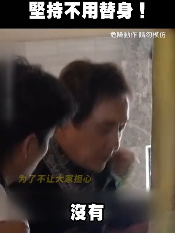 Jackie Chan corre el riesgo de morir estrangulado por un extra en el set de un vídeo viral