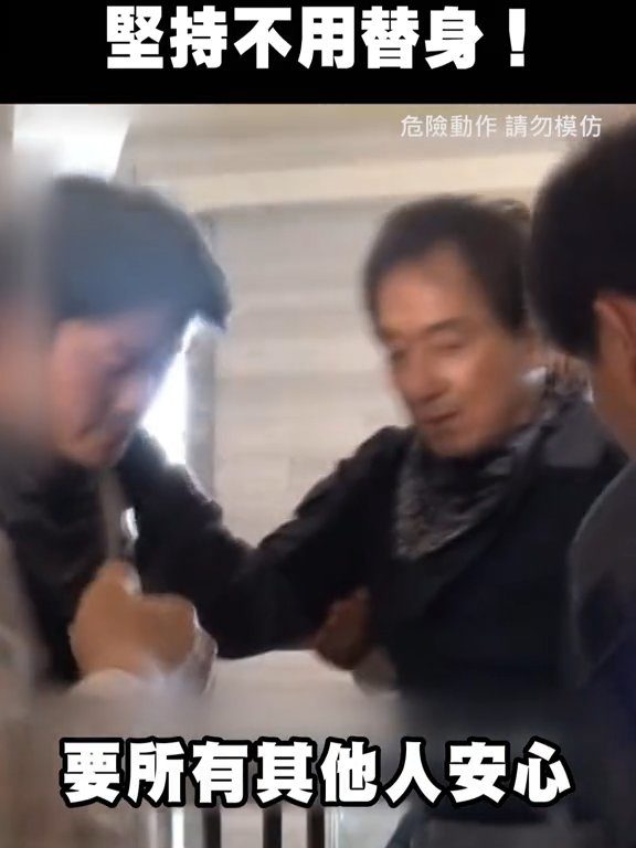 Jackie Chan corre el riesgo de morir estrangulado por un extra en el set de un vídeo viral