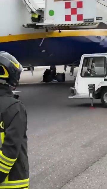 Les roues du Boeing de Ryanair explosent : piste endommagée, aéroport fermé